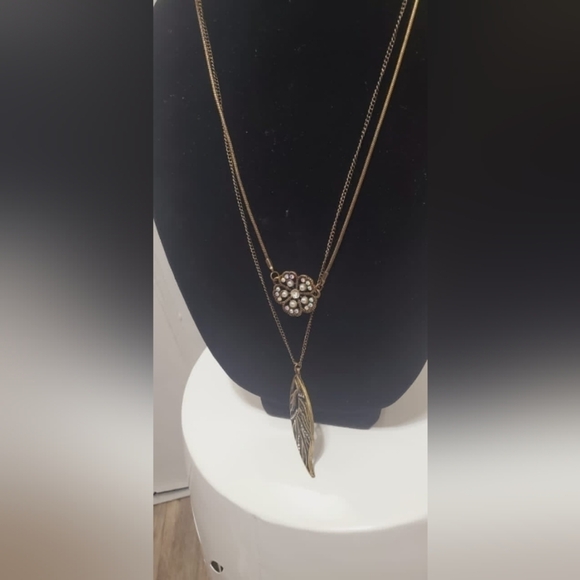 2-in-1 Bronze necklace chain With Leaf & Enamel Infused Pendant🌴 - Picture 4 of 8